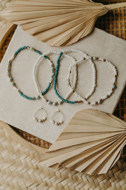 two-tone glass bead bracelet blue &amp;amp; cream