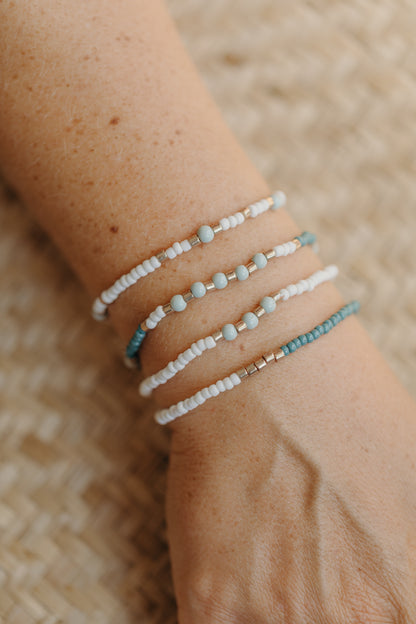 two-tone glass bead bracelet blue &amp;amp; cream