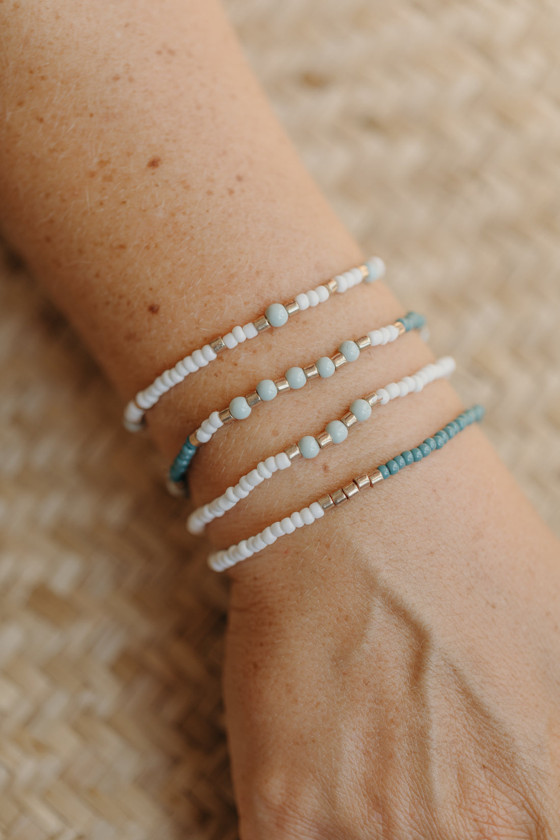 two-tone glass bead bracelet blue &amp;amp; cream