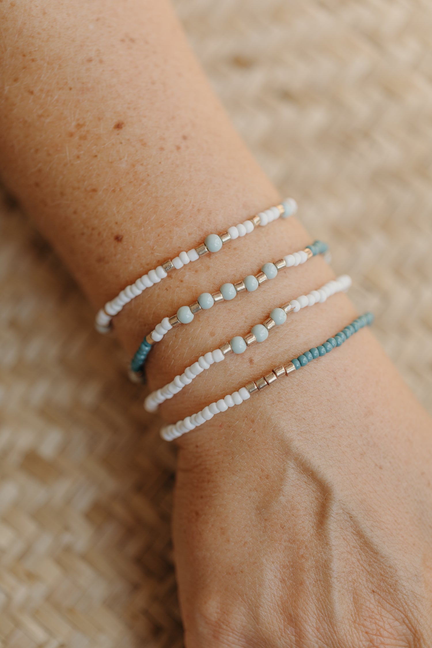 two-tone glass bead bracelet blue &amp;amp; cream