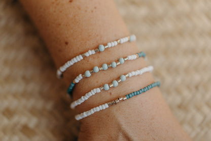 two-tone glass bead bracelet blue &amp;amp; cream