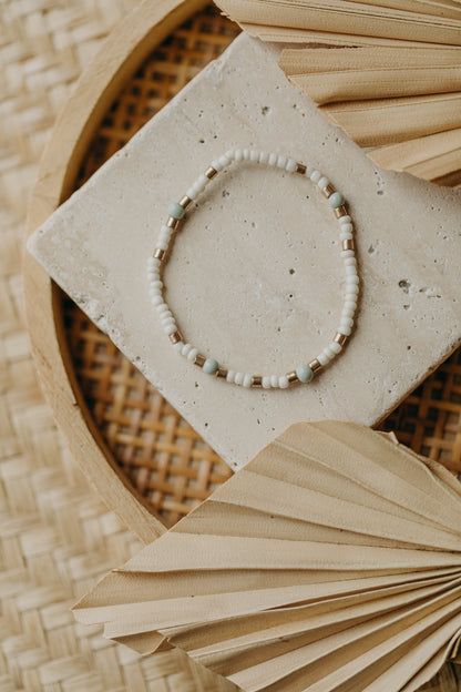 two-tone glass bead bracelet blue &amp;amp; cream