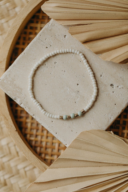 two-tone glass bead bracelet blue &amp;amp; cream