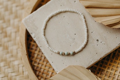 two-tone glass bead bracelet blue &amp;amp; cream