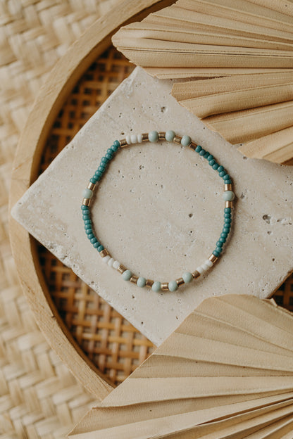two-tone glass bead bracelet blue &amp;amp; cream