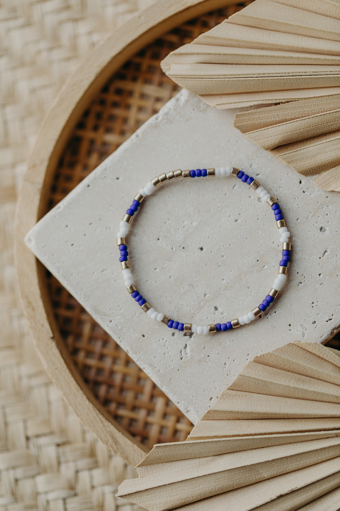 two-tone glass bead bracelet blue & cream