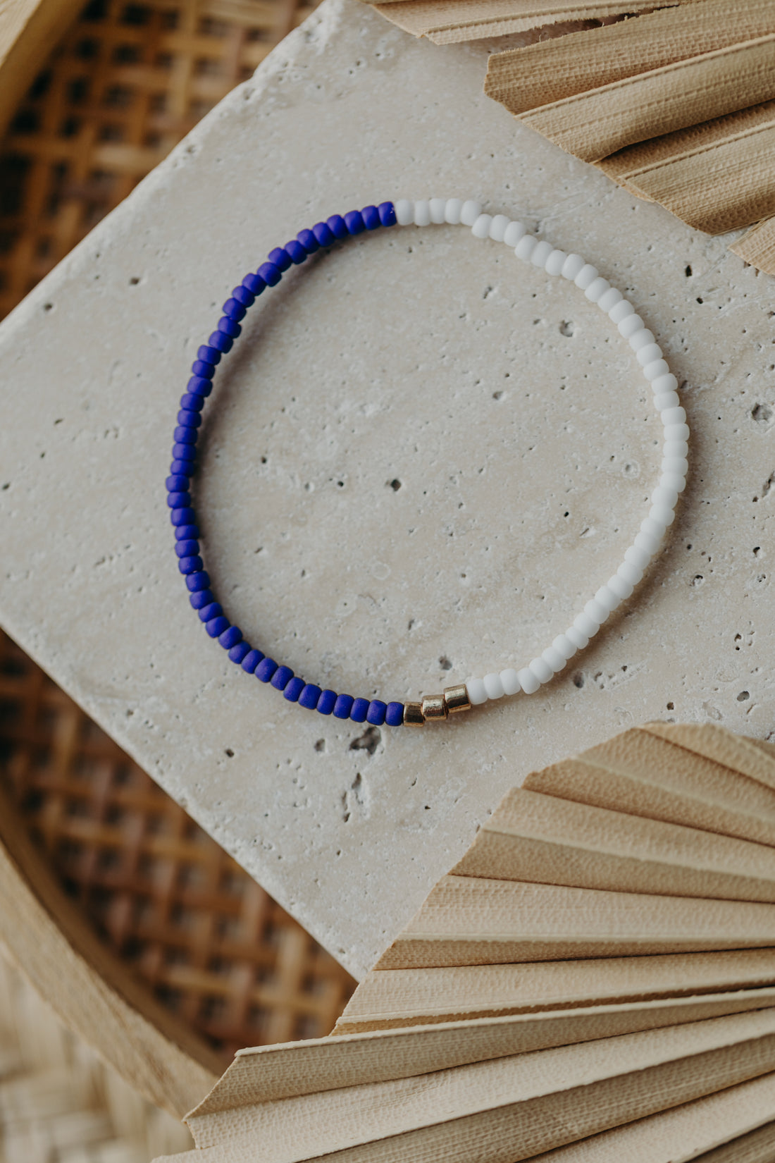 two-tone glass bead bracelet blue & cream