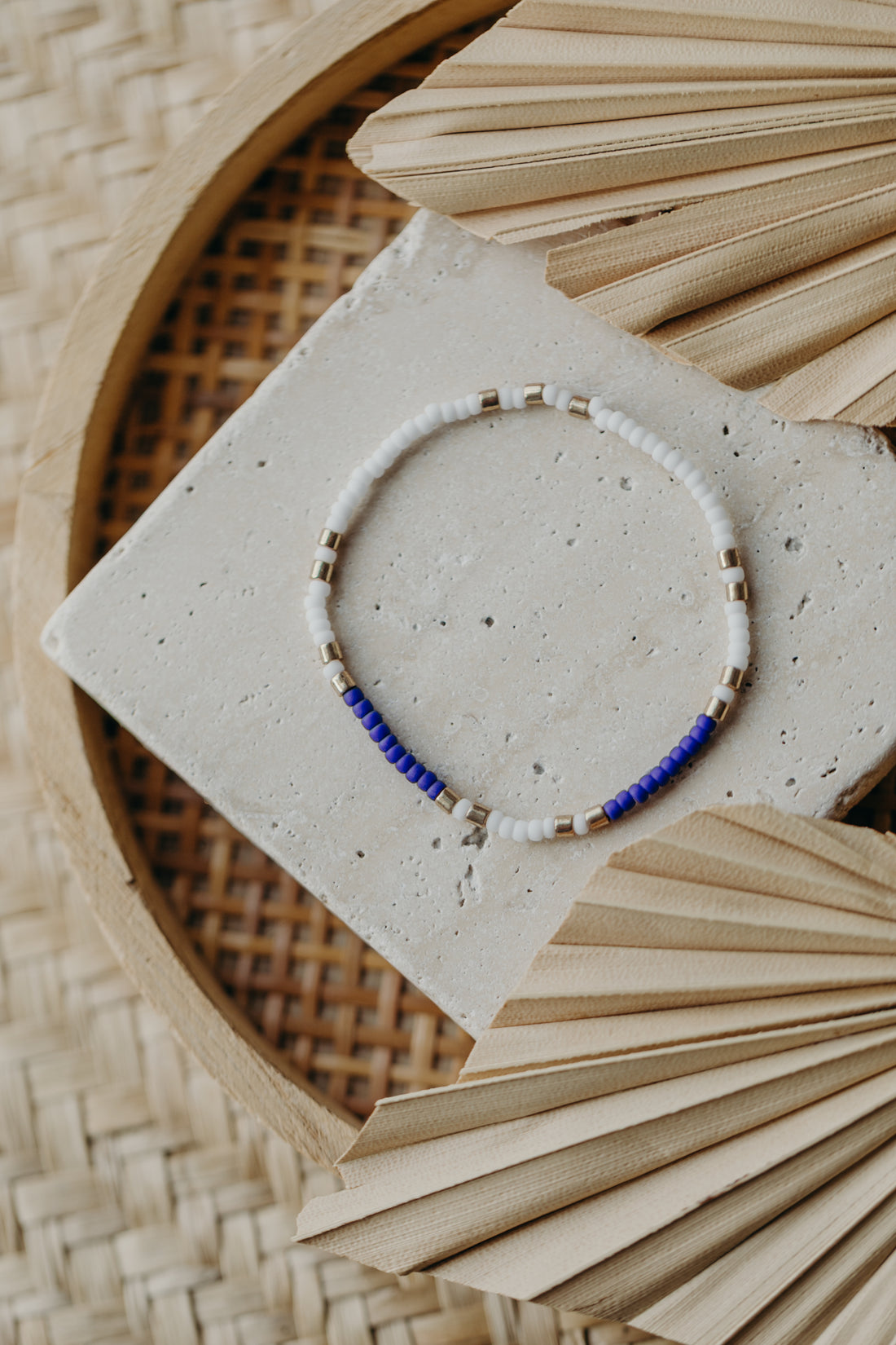 two-tone glass bead bracelet blue & cream