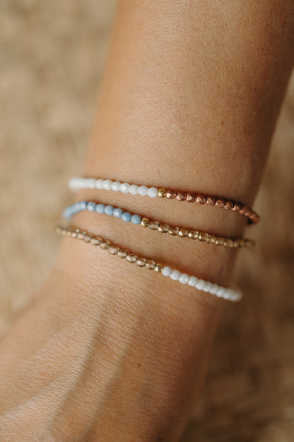two-tone glass bead bracelet blue &amp;amp; cream