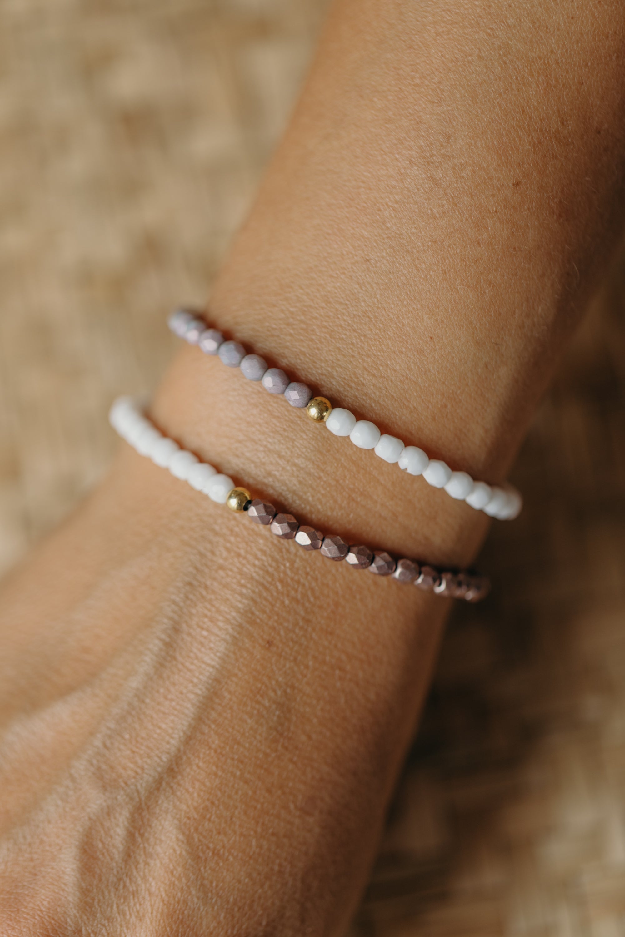 two-tone glass bead bracelet blue &amp;amp; cream