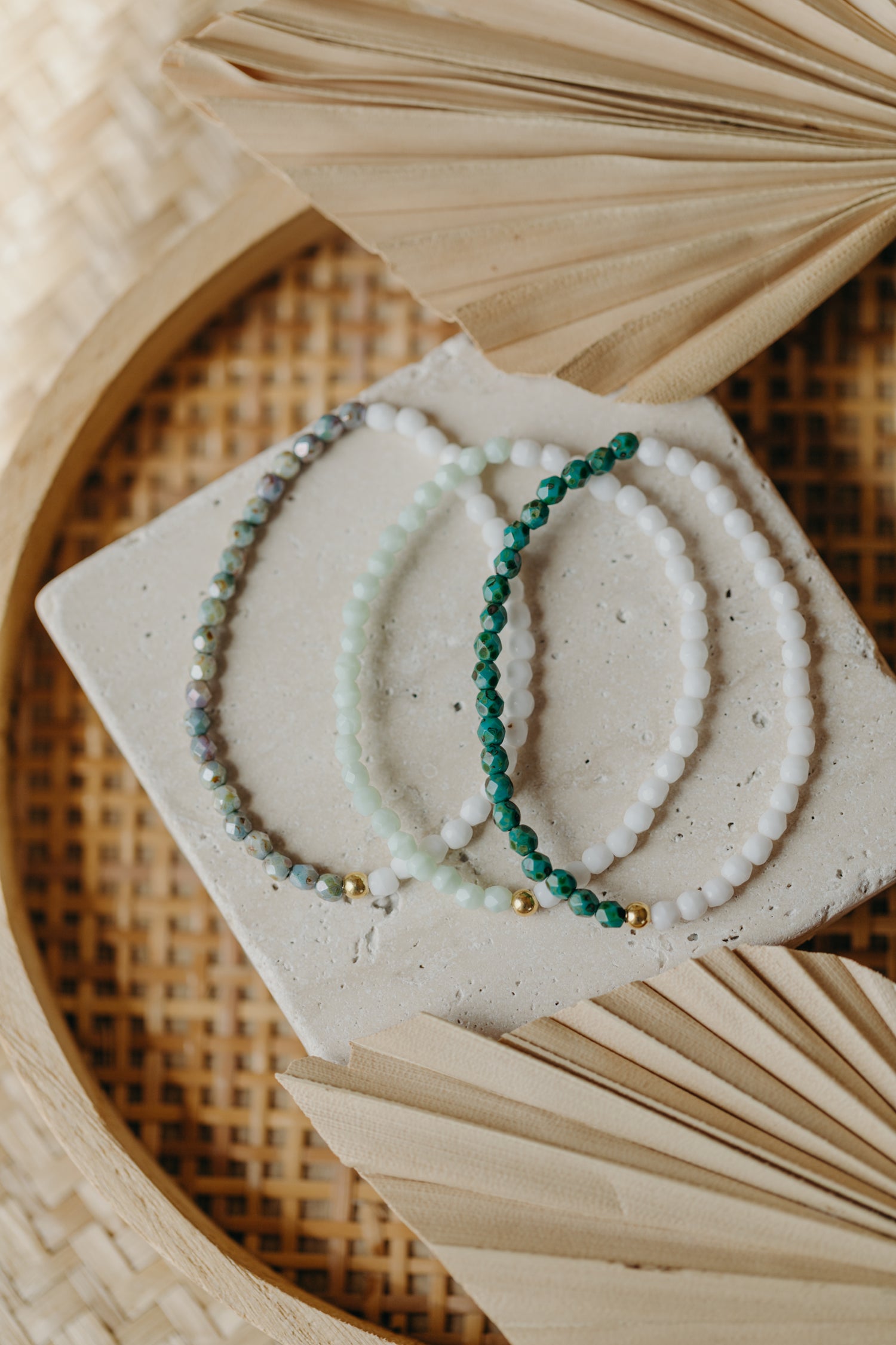 two-tone glass bead bracelet blue &amp;amp; cream