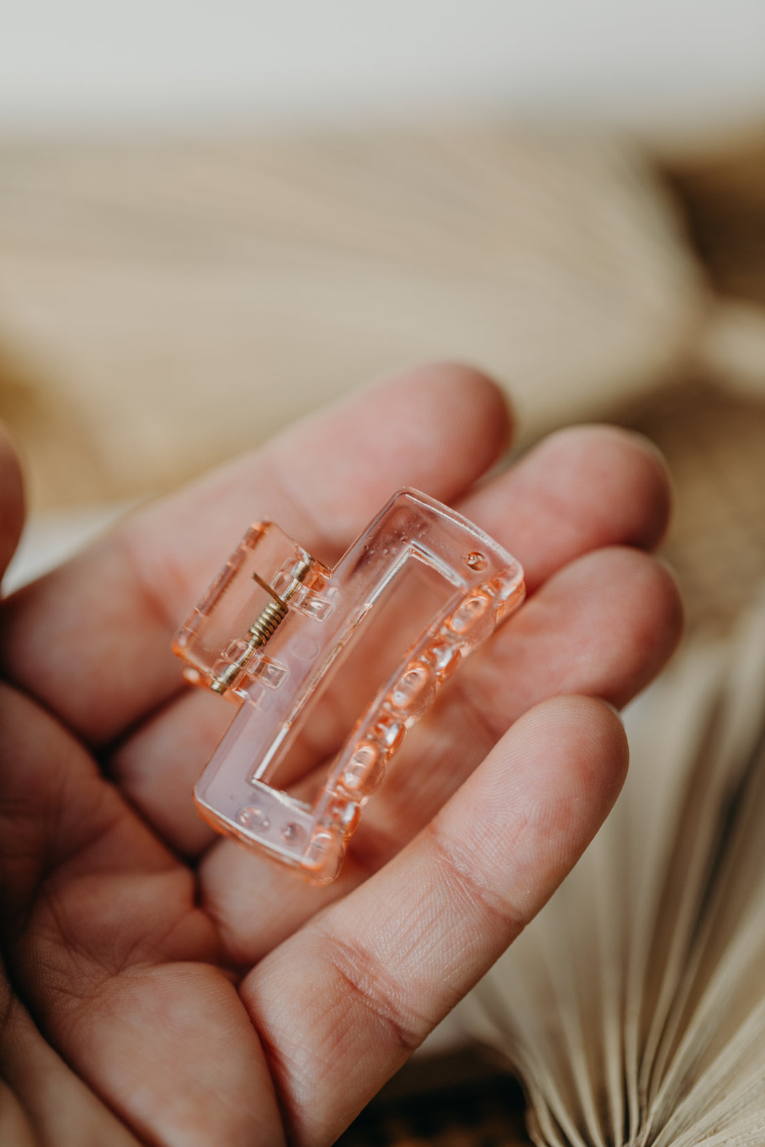 kleine Haarspange in apricot transparent
