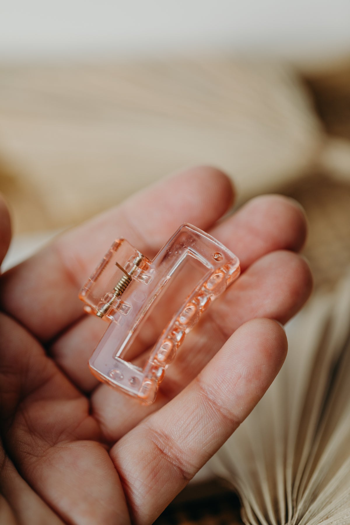 kleine Haarspange in apricot transparent