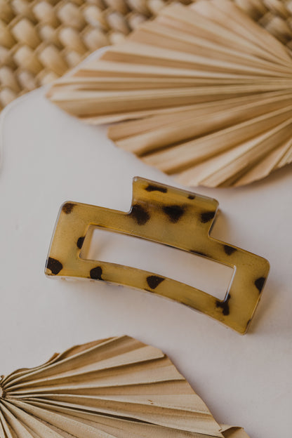 brown patterned hair clip