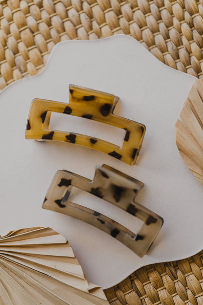 brown patterned hair clip