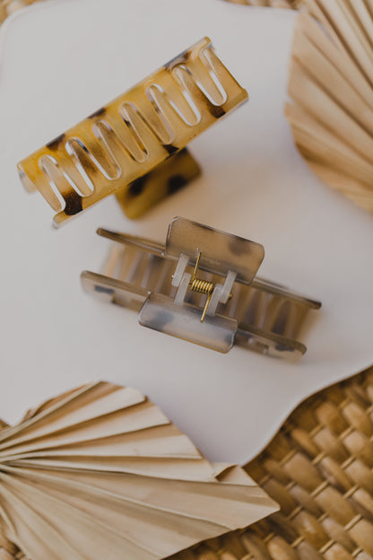 brown patterned hair clip