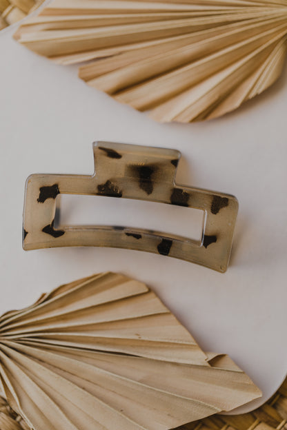 beige patterned hair clip
