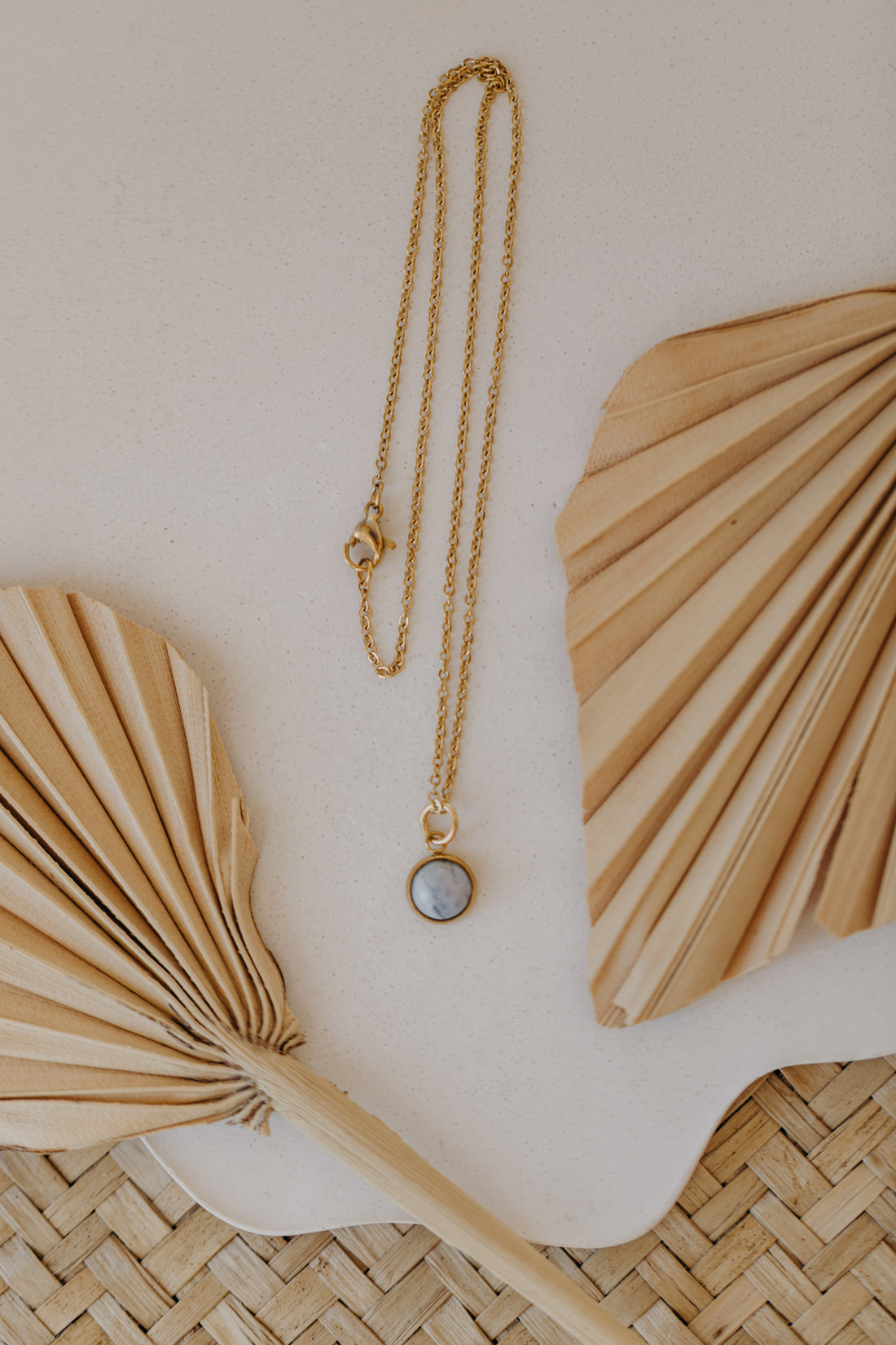 Halskette mit hellblauem Achat Edelstein in 8 mm