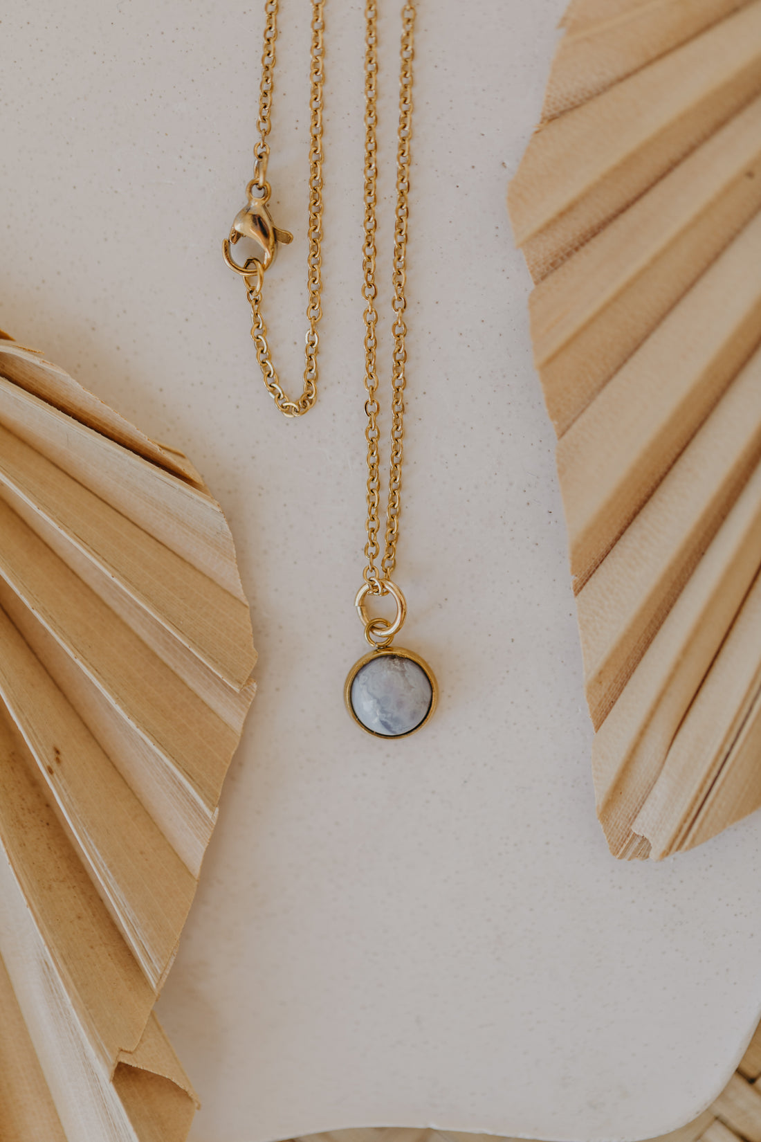 Halskette mit hellblauem Achat Edelstein in 8 mm