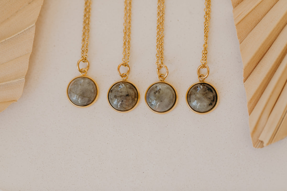 Halskette mit grauem Labradorit Edelstein (12 mm)