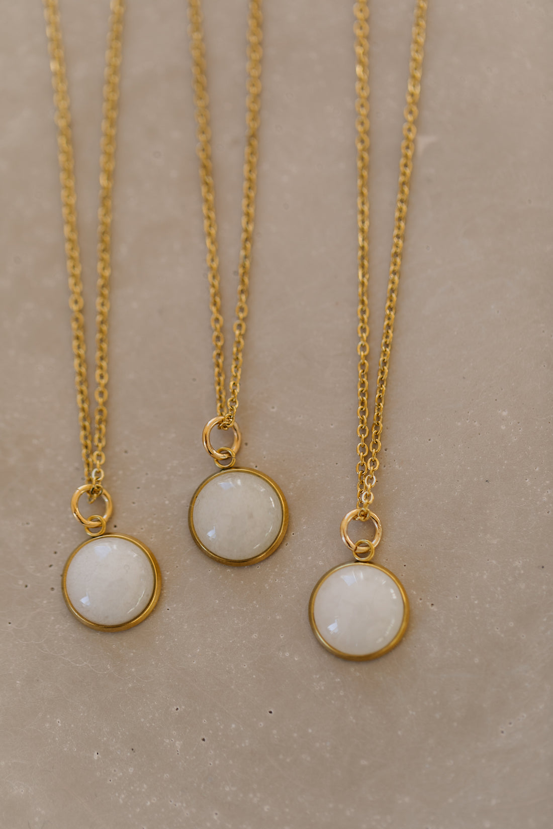 Halskette mit weißem Jade Edelstein