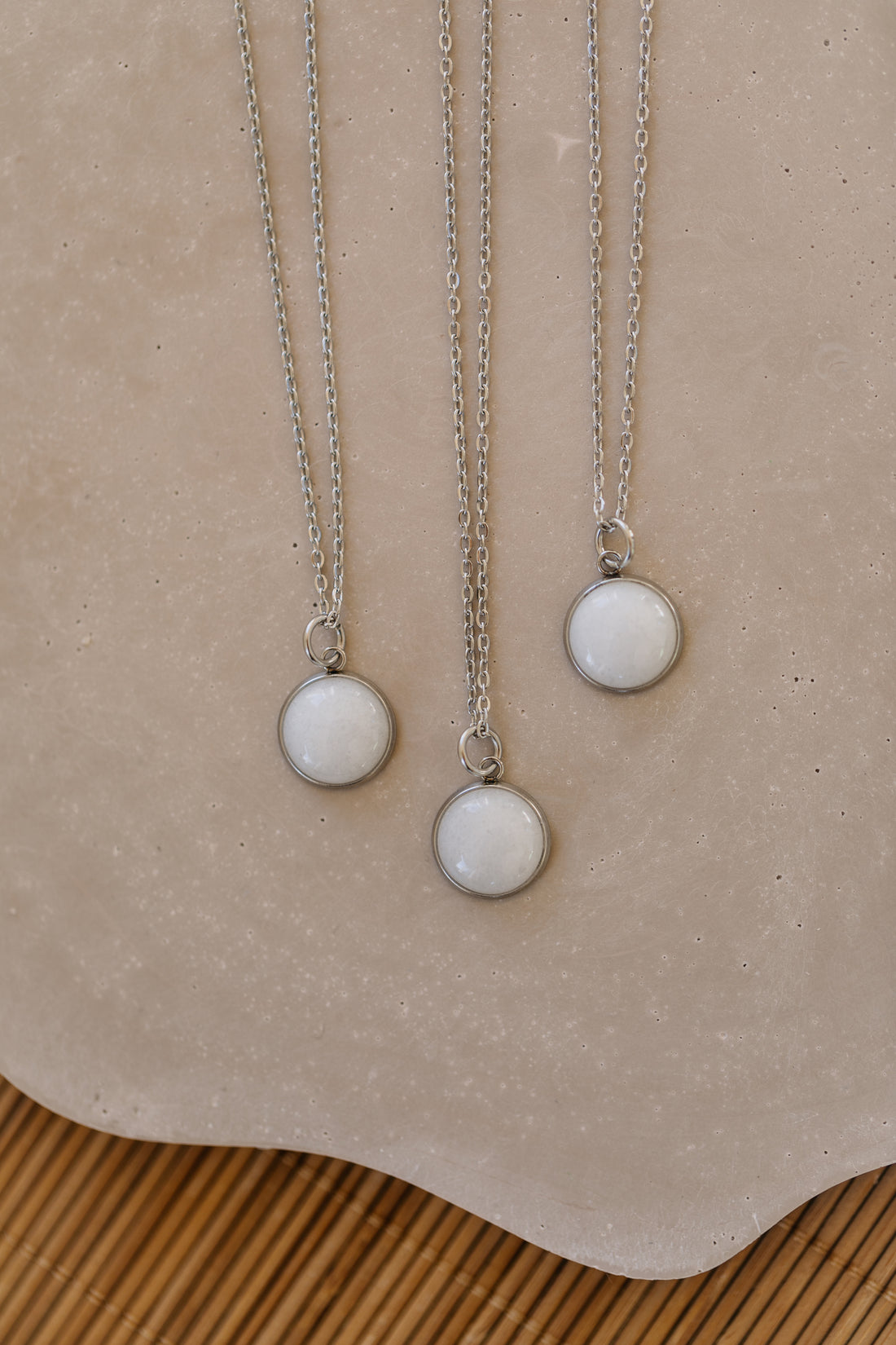 Halskette mit weißem Jade Edelstein