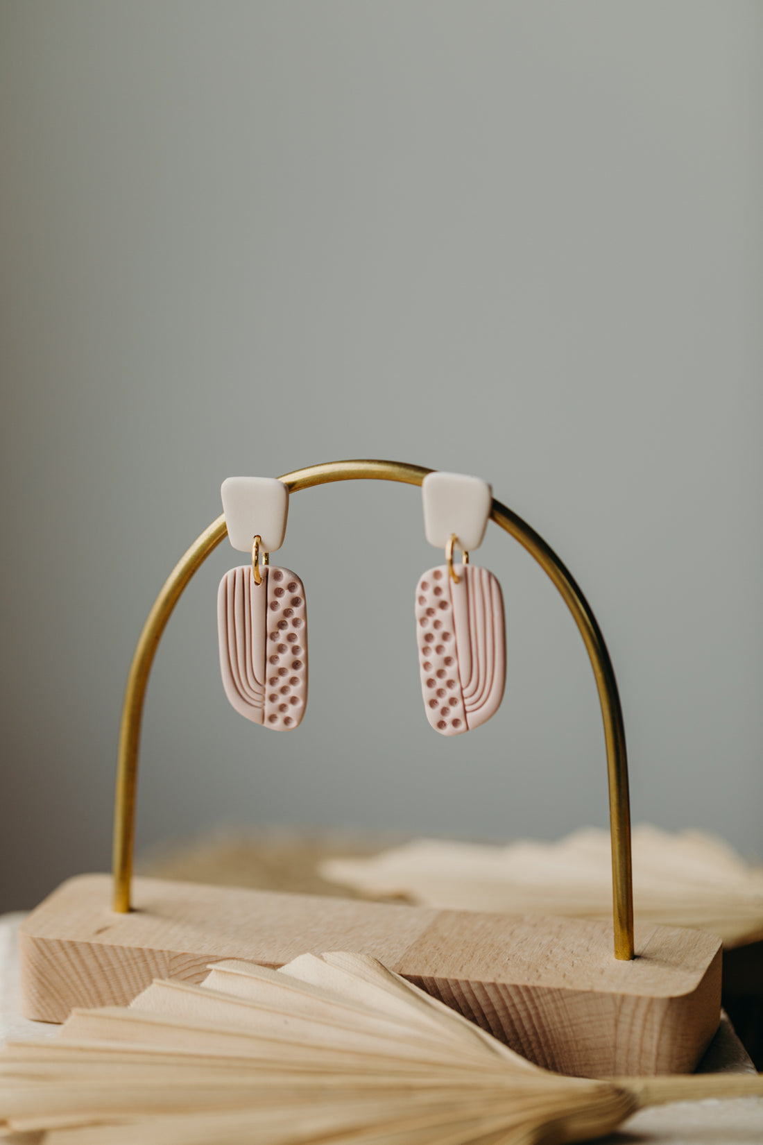 ISELA - zweifarbige Boho Ohrringe vanille-rosa