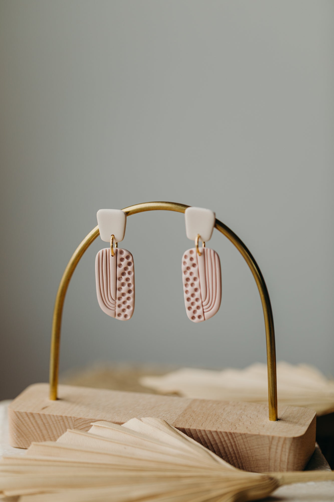 ISELA - zweifarbige Boho Ohrringe vanille-rosa