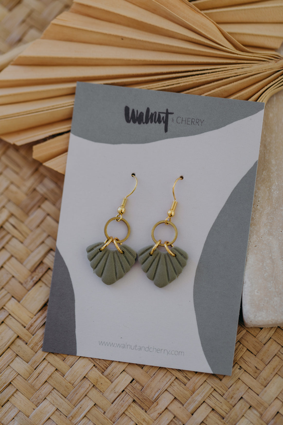MARJA - small drop earrings gold