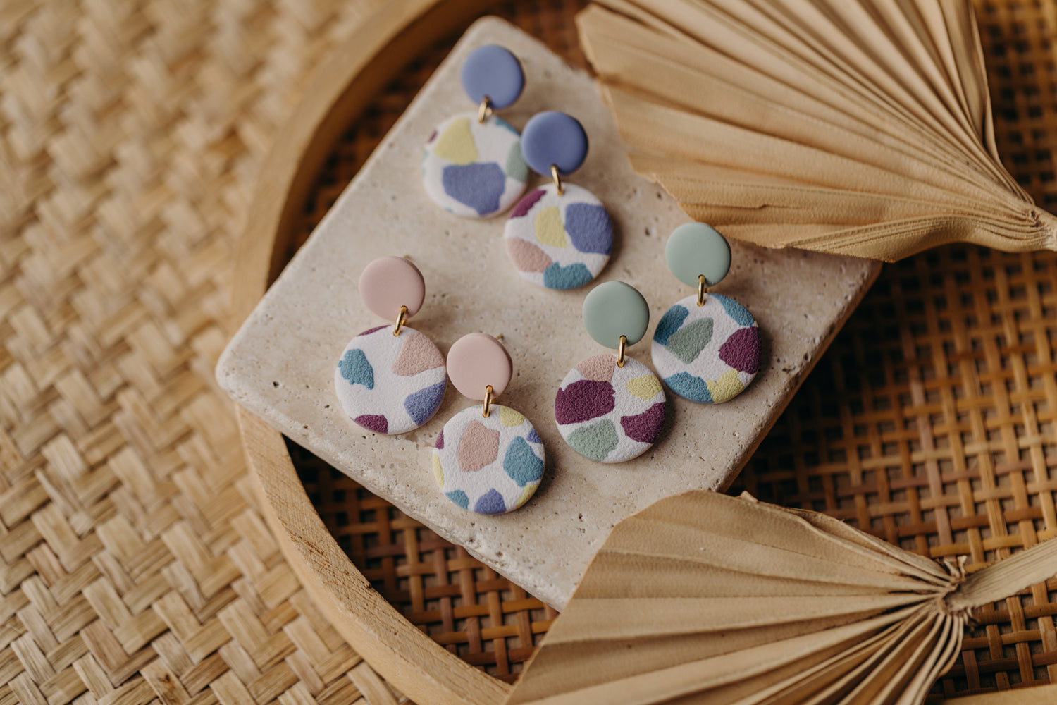 JORA - bunte runde Ohrringe aus Polymer Ton (Rosa)