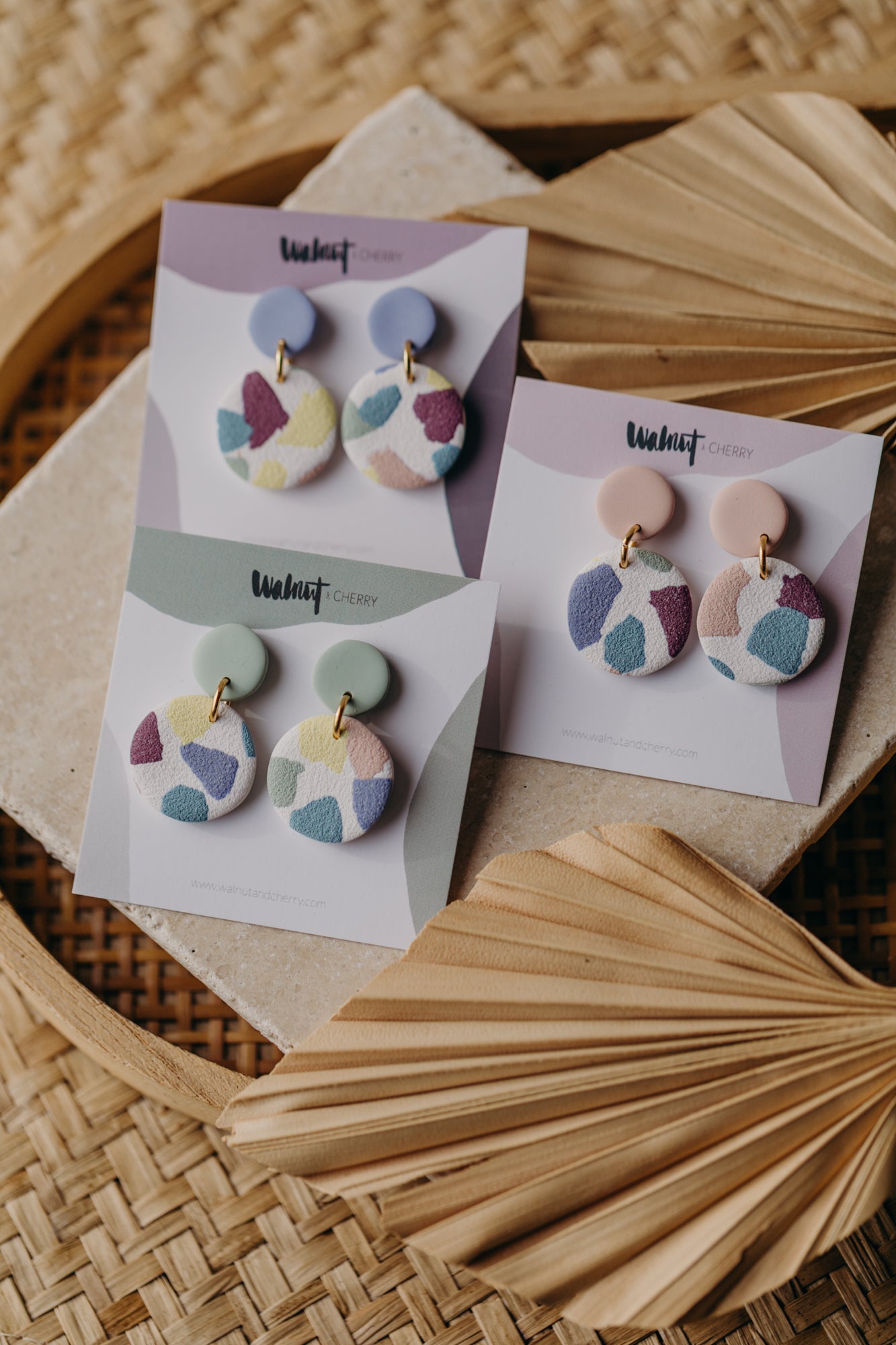 JORA - bunte runde Ohrringe aus Polymer Ton (Salbei)