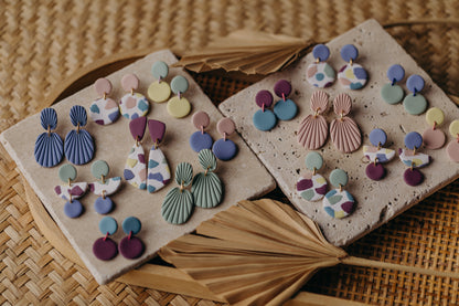 JORA - bunte runde Ohrringe aus Polymer Ton (Distelblau)