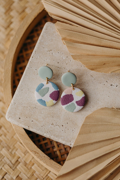 JORA - bunte runde Ohrringe aus Polymer Ton (Salbei)