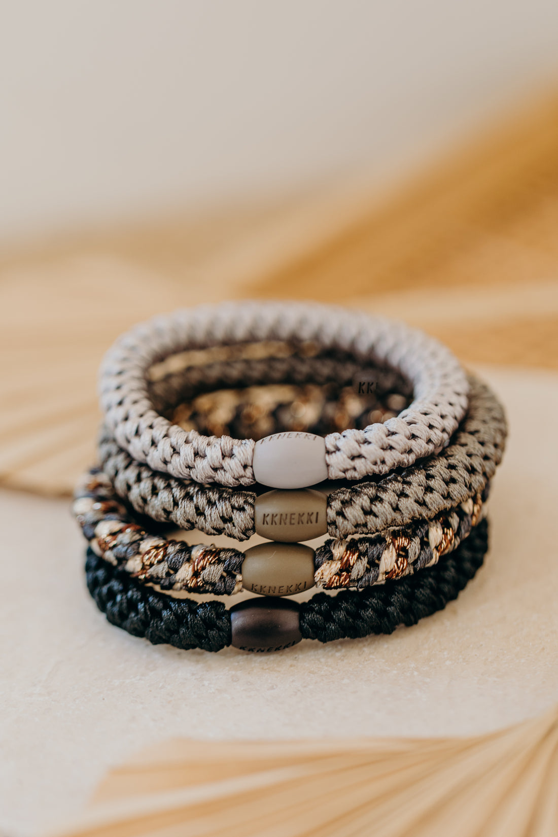 KKNEKKI Hair Tie Set 009: 4 hair ties in a set in shades of grey, green and black