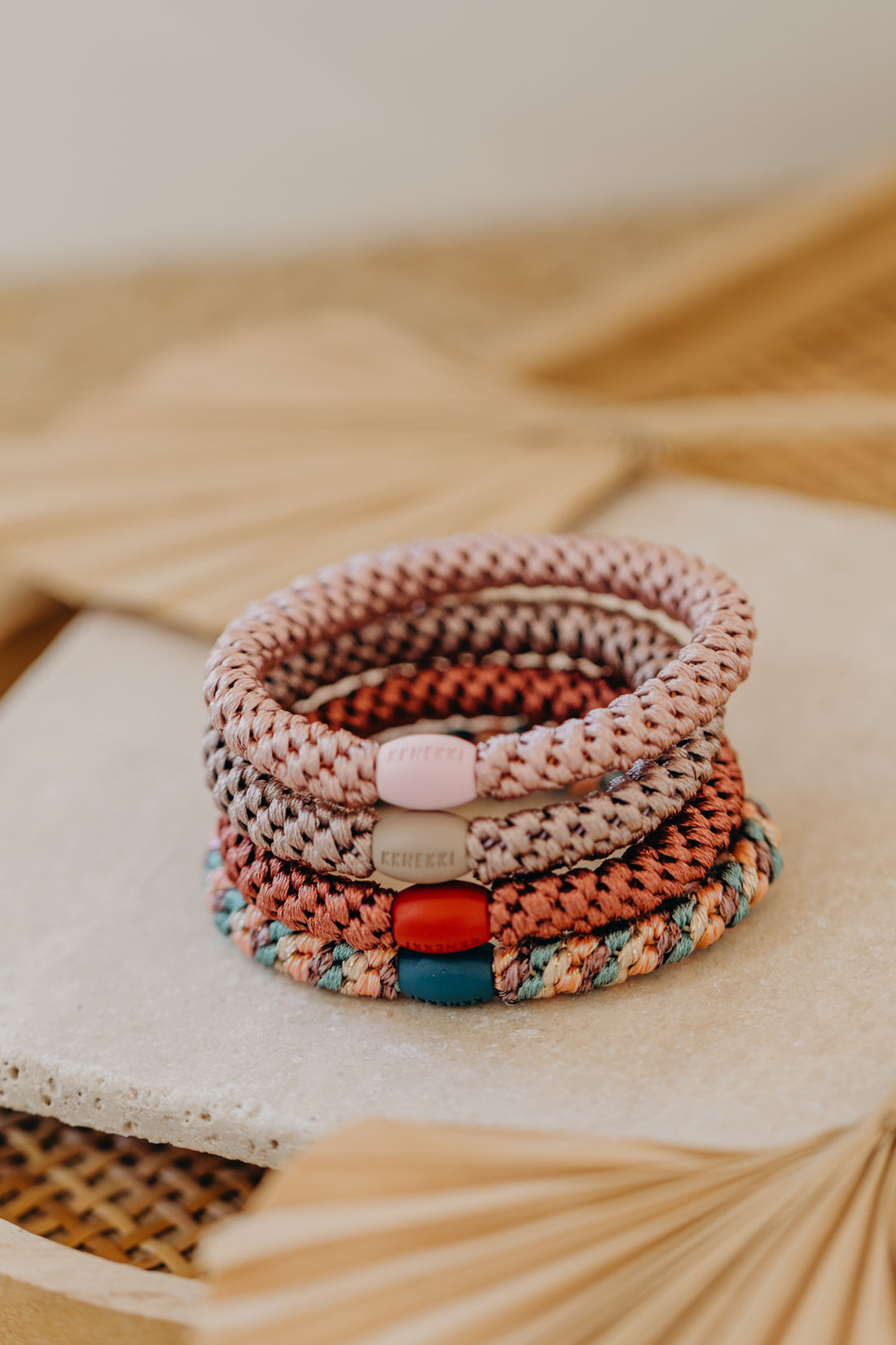 KKNEKKI Hair Tie Set 003: 4 hair ties in a set in pink and red tones