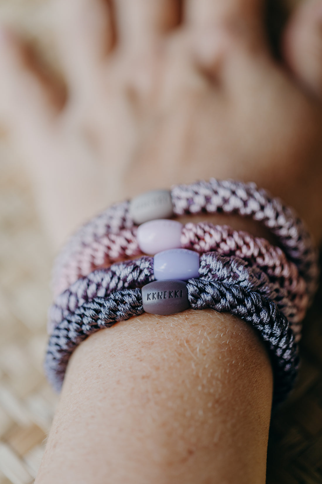 KKNEKKI Haargummi Set 021: 4 Haargummis im Set in Grau-, Rosa-, Lilatönen