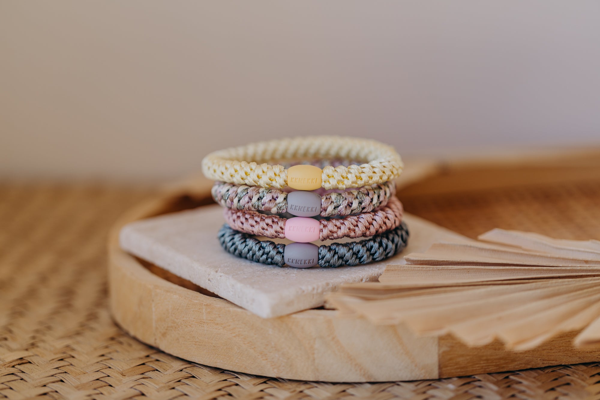 KKNEKKI Haargummi Set 054: 4 Haargummis im Set Light Yellow, Pink, Aqua und Mix Dusty Green Lightpink Glitter