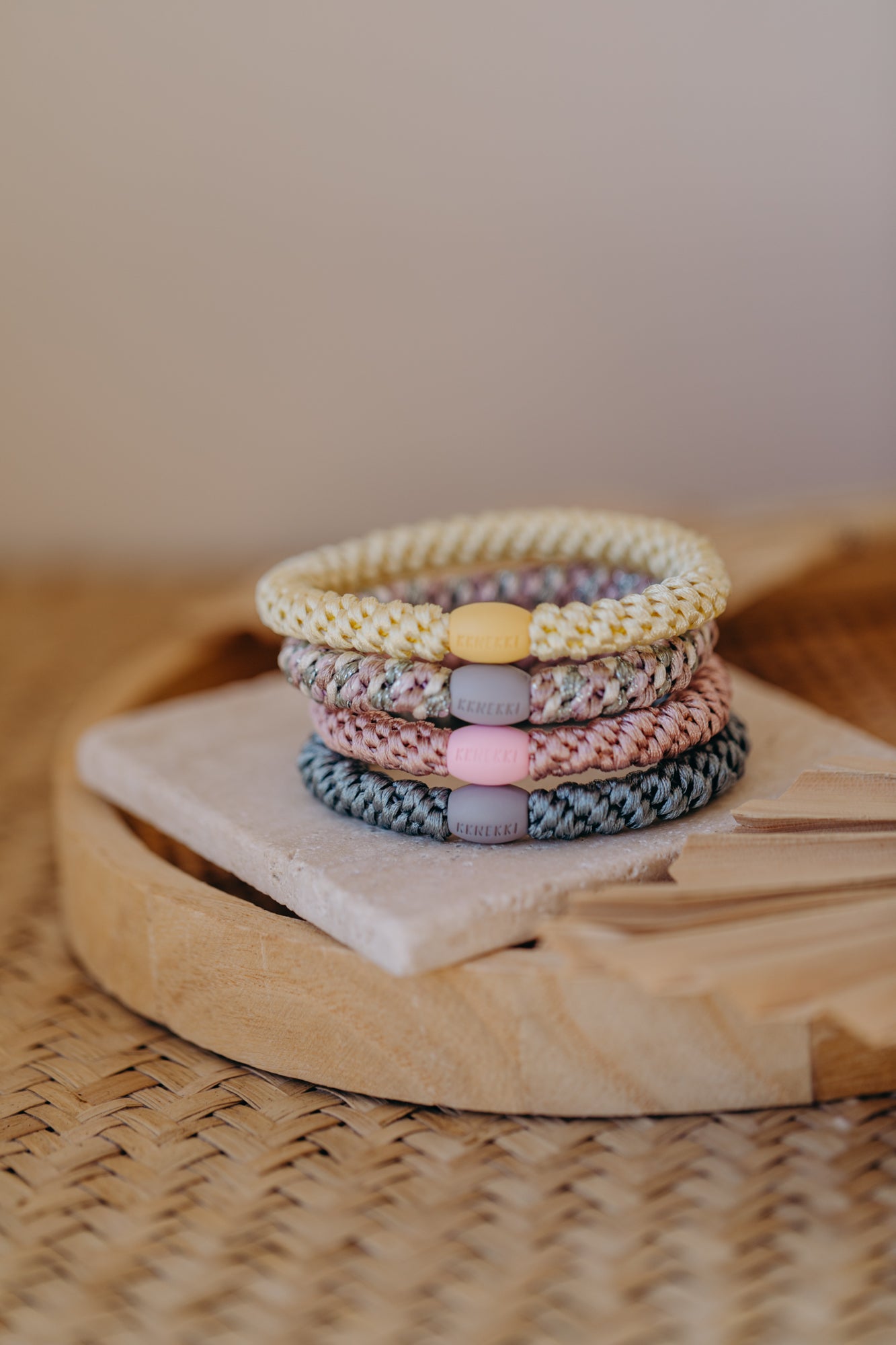 KKNEKKI Haargummi Set 054: 4 Haargummis im Set Light Yellow, Pink, Aqua und Mix Dusty Green Lightpink Glitter