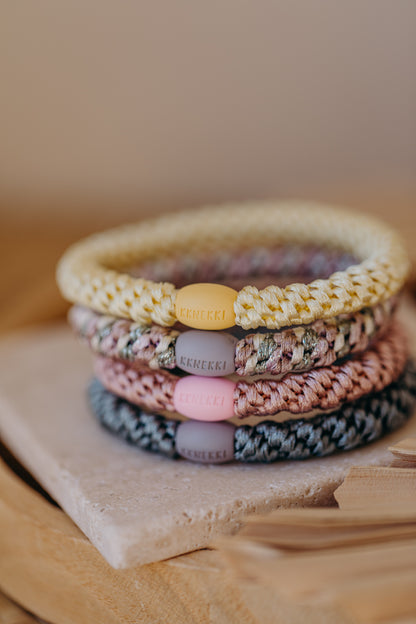 KKNEKKI Haargummi Set 054: 4 Haargummis im Set Light Yellow, Pink, Aqua und Mix Dusty Green Lightpink Glitter
