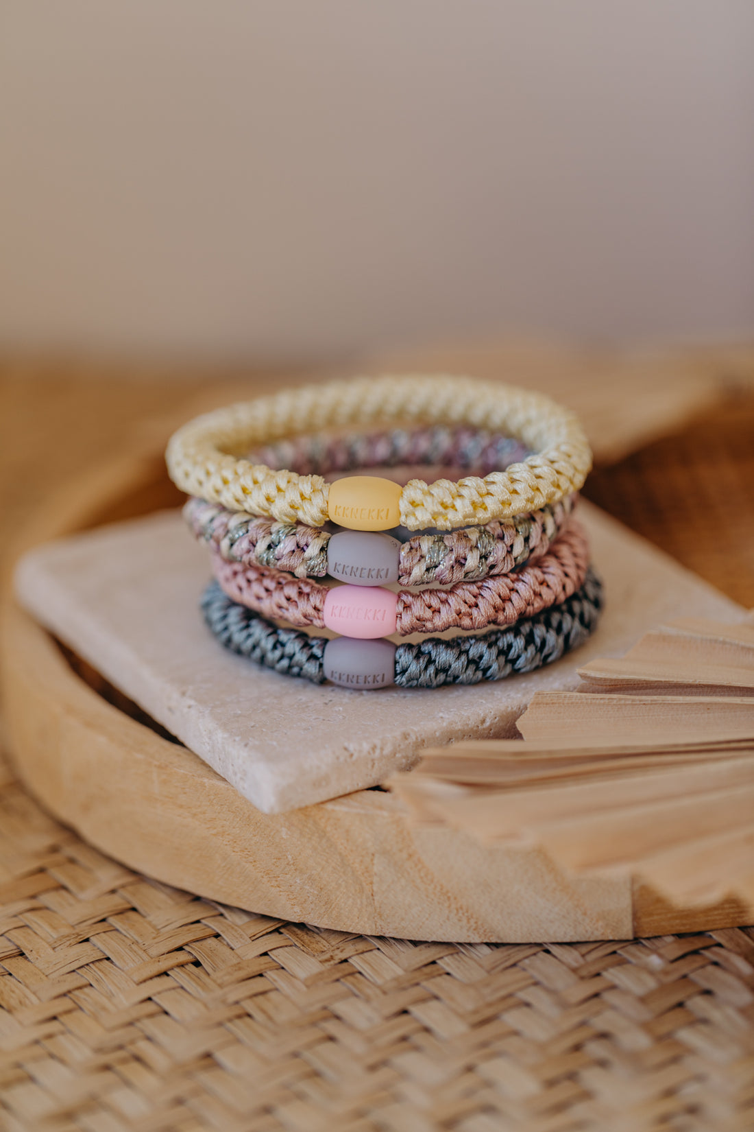 KKNEKKI Haargummi Set 054: 4 Haargummis im Set Light Yellow, Pink, Aqua und Mix Dusty Green Lightpink Glitter