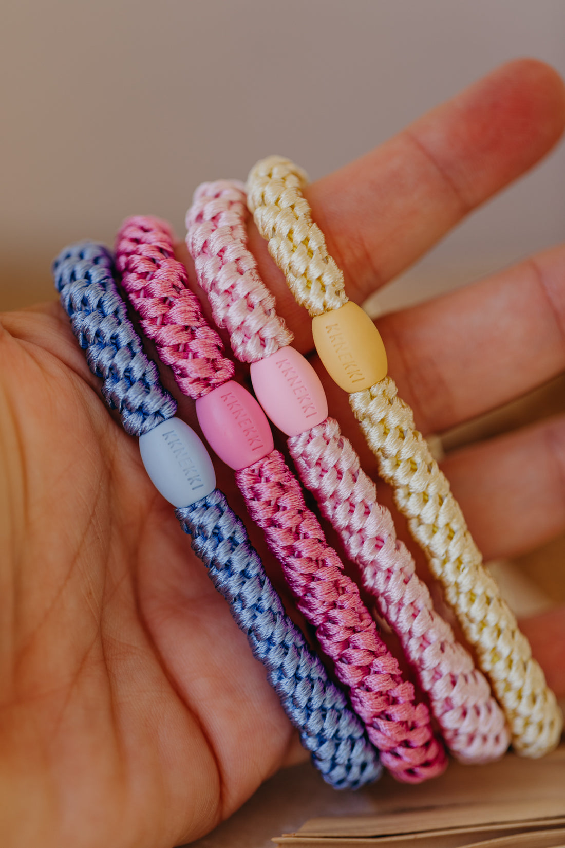 KKNEKKI Haargummi Set 055: 4 Haargummis im Set Light Yellow, Pink, Bubble Gum und Sky Blue