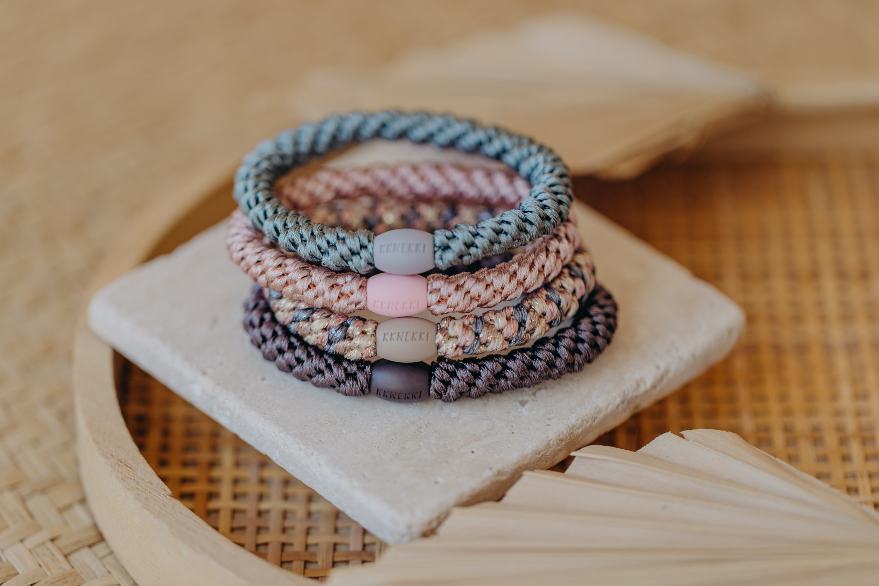 KKNEKKI hair tie set of 4 in shades of grey, green and black