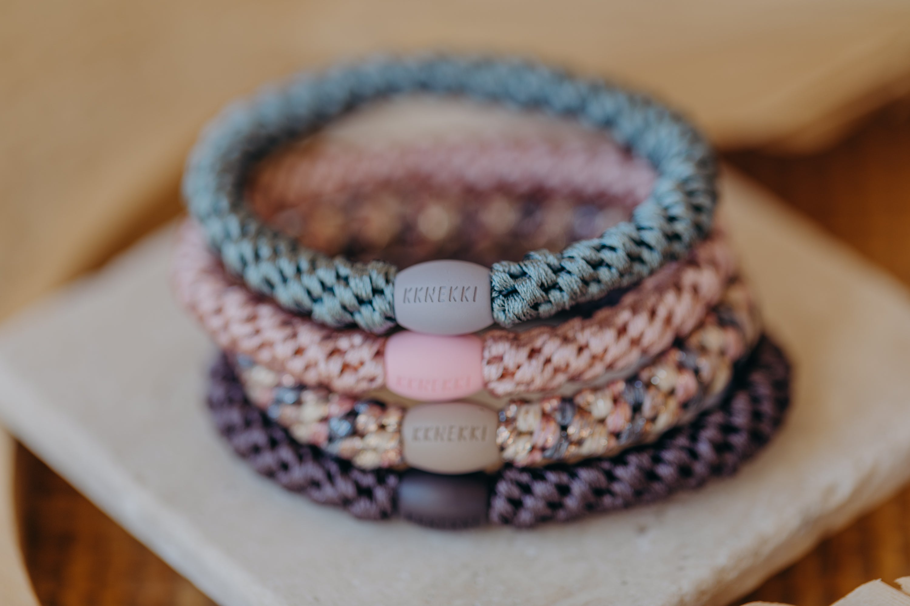 KKNEKKI hair tie set of 4 in shades of grey, green and black