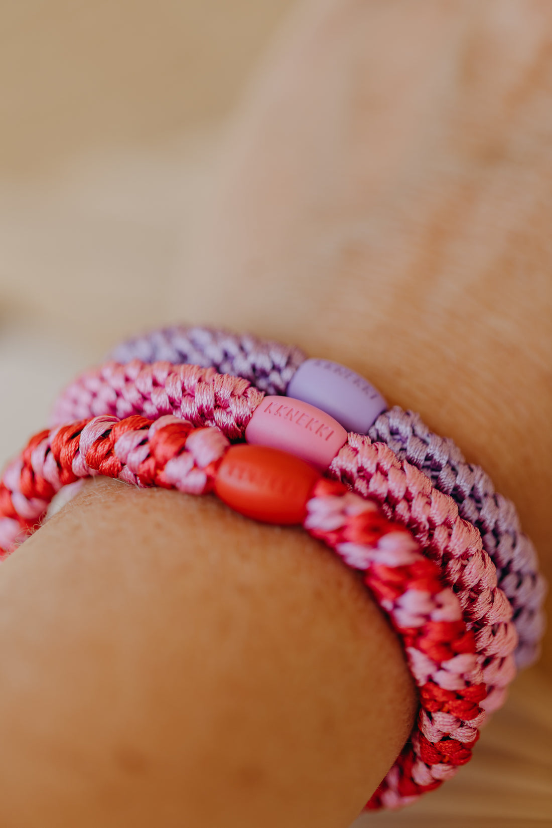 KKNEKKI hair tie set of 4 in shades of grey, green and black