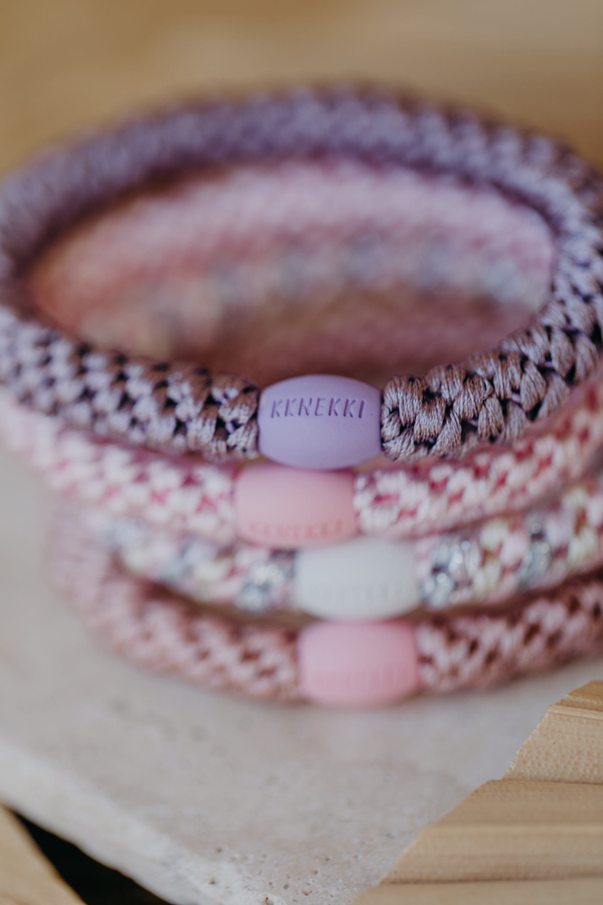 KKNEKKI hair tie set of 4 in shades of grey, green and black