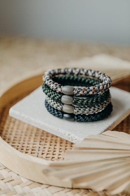 KKNEKKI hair tie set of 4 in shades of grey, green and black