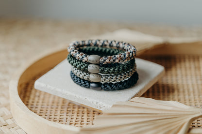 KKNEKKI hair tie set of 4 in shades of grey, green and black