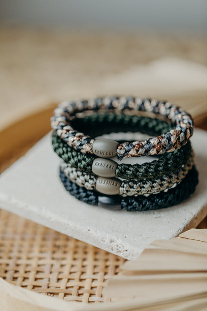 KKNEKKI hair tie set of 4 in shades of grey, green and black