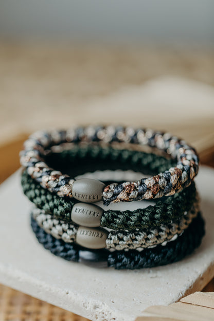 KKNEKKI hair tie set of 4 in shades of grey, green and black