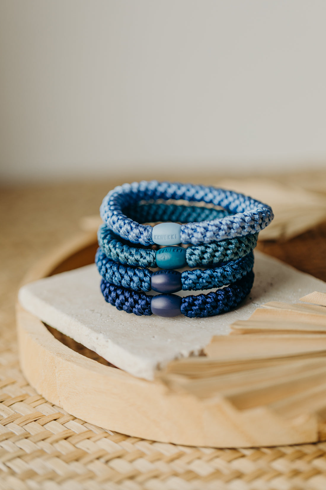 KKNEKKI Haargummi Set 045: 4 Haargummis im Set Sky Blue, Indigo, Dusty Blue und Navi